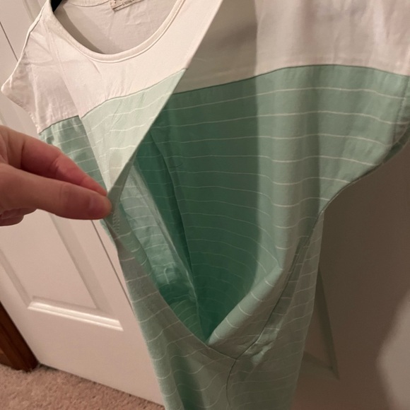 Short Sleeved Nursing Top - Picture 4 of 4